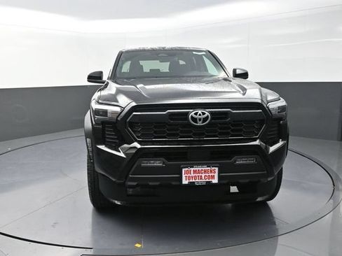 Used 2025 Toyota Tacoma TRD Off-Road AWD/4WD image 5