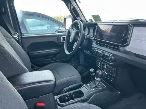 Used 2024 Jeep Wrangler Unlimited AWD/4WD image 10