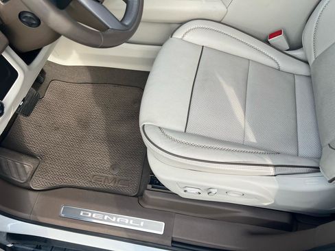 Used 2023 GMC Yukon Denali RWD image 15