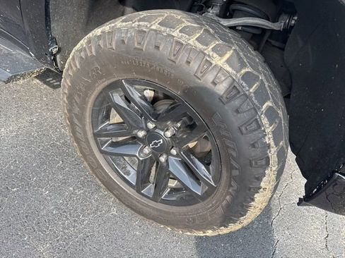 Used 2022 Chevrolet Silverado 1500 Custom Trail Boss image 9