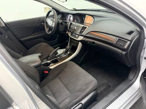 Used 2015 Honda Accord EX image 32