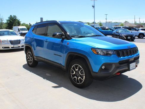 Used 2025 Jeep Compass Trailhawk AWD/4WD image 26