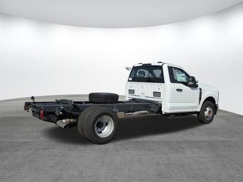 New 2026 Ford F350 XL w/ XL Chrome Package RWD image 2