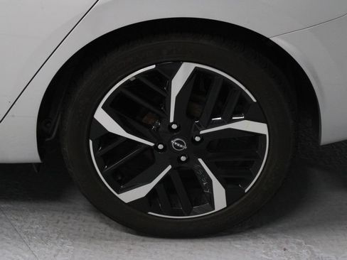 Certified 2024 Nissan Versa SR FWD image 10