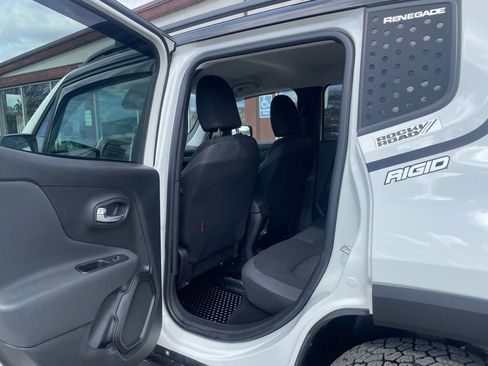Used 2022 Jeep Renegade Trailhawk image 15
