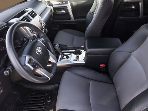 Used 2020 Toyota 4Runner SR5 Premium image 9