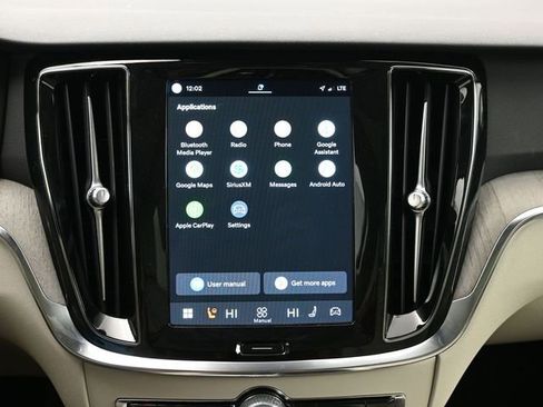 Used 2023 Volvo V60 B5 Cross Country Plus image 19