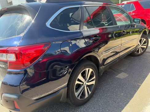 Used 2018 Subaru Outback 2.5i Limited AWD/4WD image 6