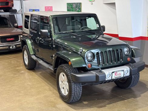 Used 2010 Jeep Wrangler Unlimited Sahara image 22