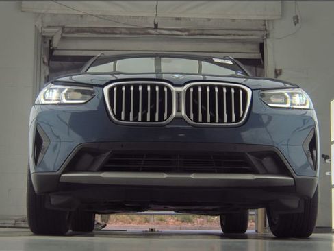Used 2022 BMW X3 xDrive30i AWD/4WD image 2