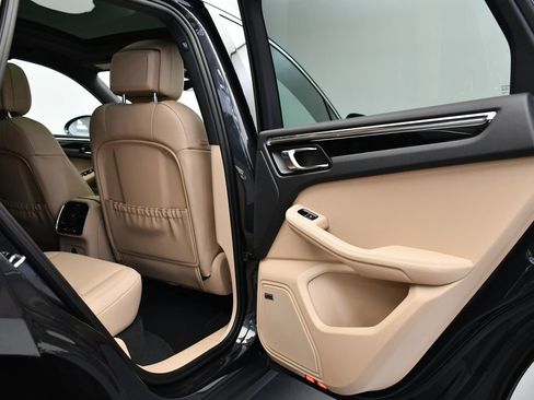 Certified 2025 Porsche Macan image 52