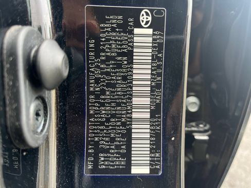 Used 2025 Toyota Corolla LE FWD image 34