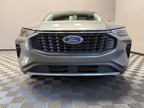 Used 2024 Ford Escape Active w/ Cold Weather Package FWD image 3