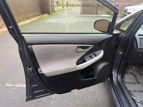 Used 2013 Toyota Prius Two image 9