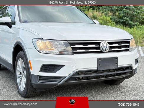 Used 2018 Volkswagen Tiguan SE w/ 3rd Row Seat Package AWD/4WD image 16