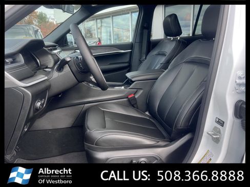 New 2025 Jeep Grand Cherokee Limited image 10