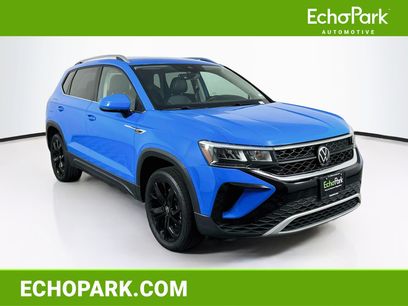 Used 2023 Volkswagen Taos SE w/ Black Wheel Package