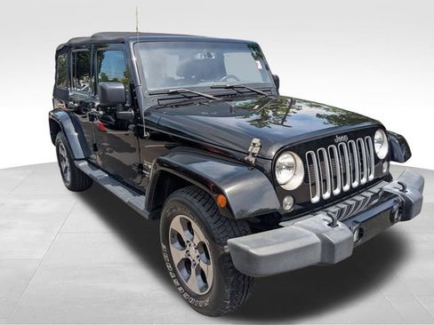 Used 2016 Jeep Wrangler Unlimited Sahara w/ Connectivity Group AWD/4WD image 3