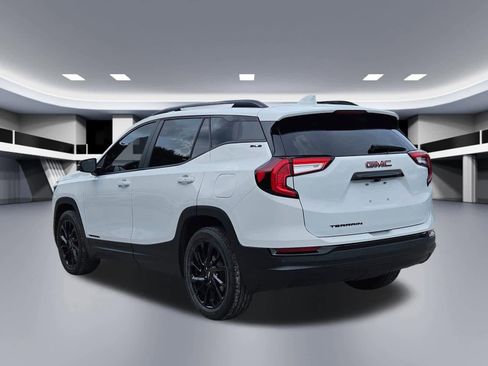 Used 2024 GMC Terrain SLE w/ Driver Convenience Package FWD image 4
