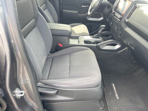Used 2024 Nissan Frontier SV RWD image 18