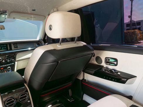 Used 2024 Rolls-Royce Phantom Sedan w/ The Phantom Package RWD image 79
