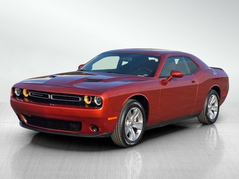 Used 2021 Dodge Challenger SXT image 3