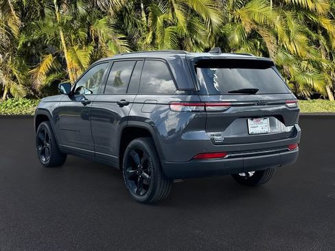 Used 2024 Jeep Grand Cherokee Altitude AWD/4WD image 8
