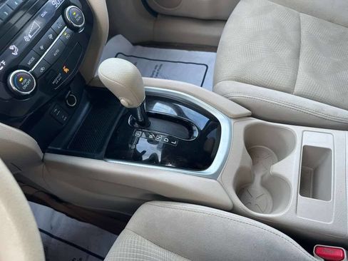 Used 2015 Nissan Rogue SV image 18