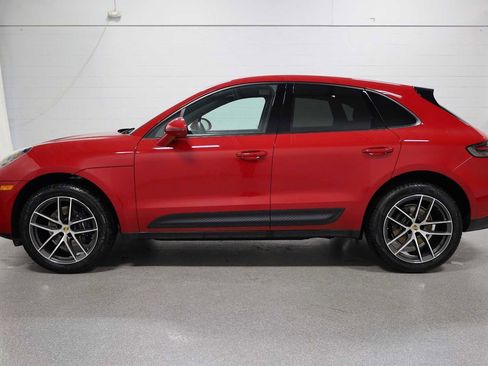 Certified 2025 Porsche Macan image 2