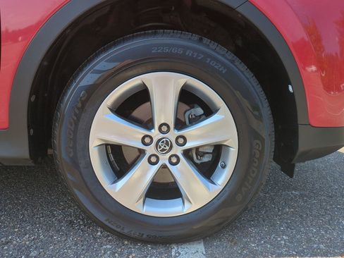 Used 2015 Toyota RAV4 XLE AWD/4WD image 11
