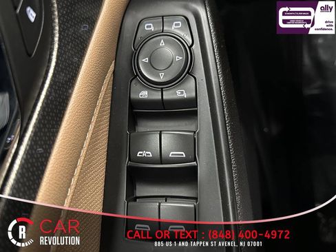 Used 2023 Chevrolet Traverse Premier FWD image 32