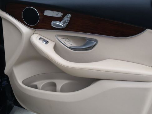 Used 2022 Mercedes-Benz GLC 300 image 18