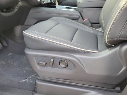 New 2026 Chevrolet Suburban Premier image 9