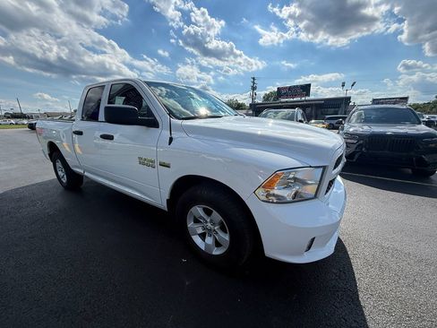 Used 2017 RAM 1500 Express RWD image 1
