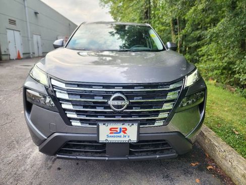 Certified 2025 Nissan Rogue SV image 1