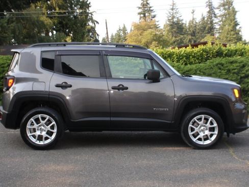Used 2019 Jeep Renegade Sport w/ Sport Appearance Group AWD/4WD image 12