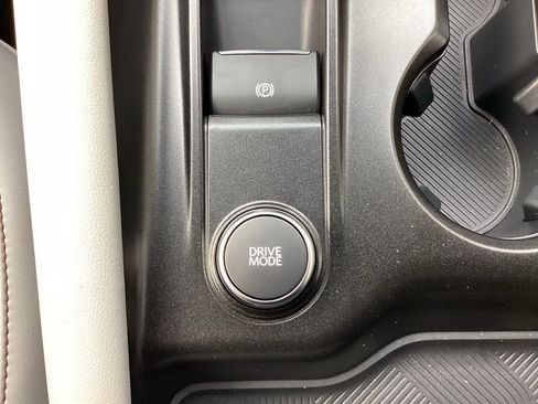 Used 2025 Ford Explorer Active w/ Active Comfort Package image 63