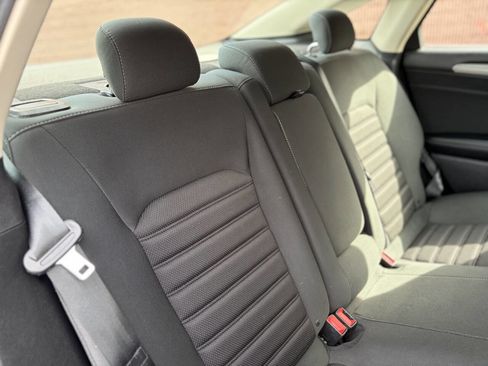 Used 2019 Ford Fusion SE FWD image 18