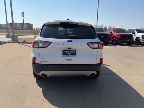 Used 2020 Ford Escape SE image 4