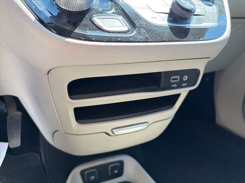 Used 2017 Chrysler Pacifica Touring FWD image 10