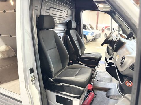 Used 2020 Mercedes-Benz Sprinter 3500 image 21