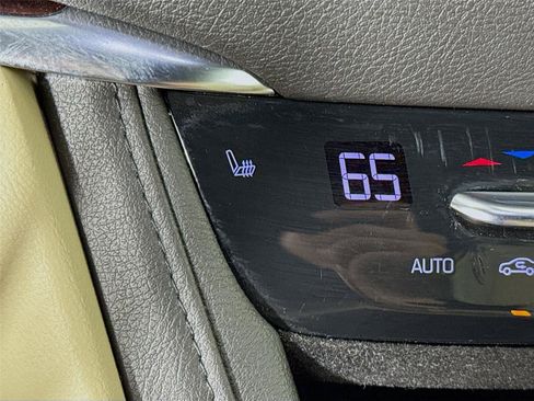 Used 2018 Cadillac XT5 Luxury w/ Driver Awareness Package AWD/4WD image 24