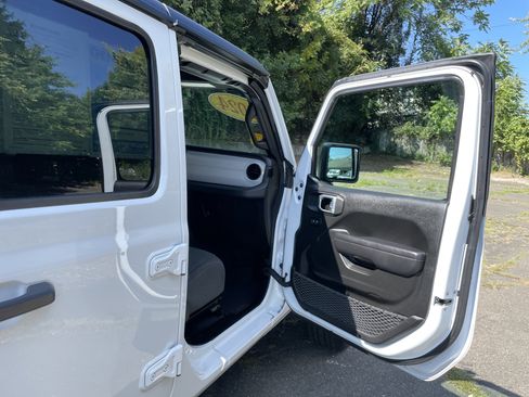 Used 2024 Jeep Wrangler Sport S w/ Convenience Group image 8