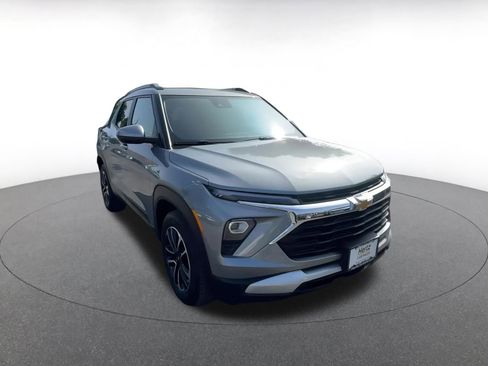 Used 2025 Chevrolet TrailBlazer LT image 3