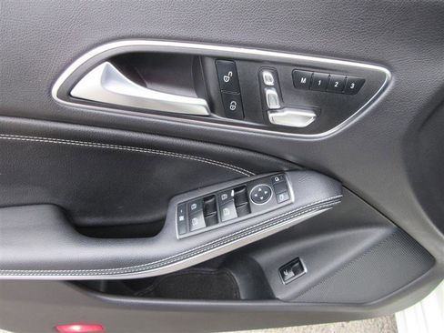 Used 2018 Mercedes-Benz CLA 250 4MATIC image 11