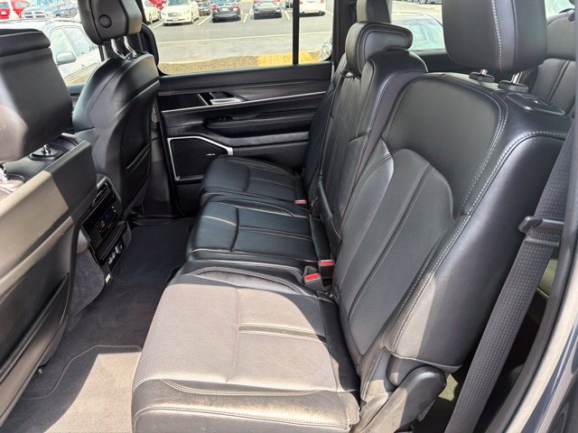 Used 2024 Jeep Wagoneer Series II AWD/4WD image 17
