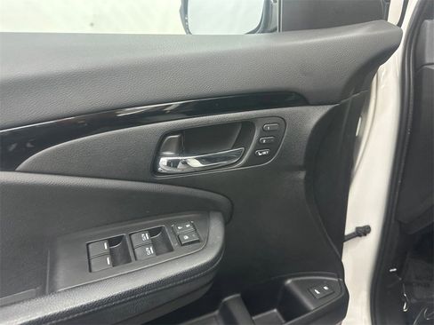 Used 2018 Honda Pilot Touring image 12