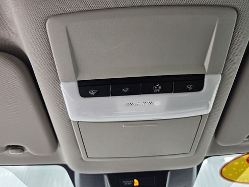 Used 2023 Nissan Rogue S AWD/4WD image 18