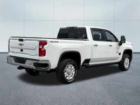Used 2022 Chevrolet Silverado 2500 LTZ w/ LTZ Plus Package AWD/4WD image 3