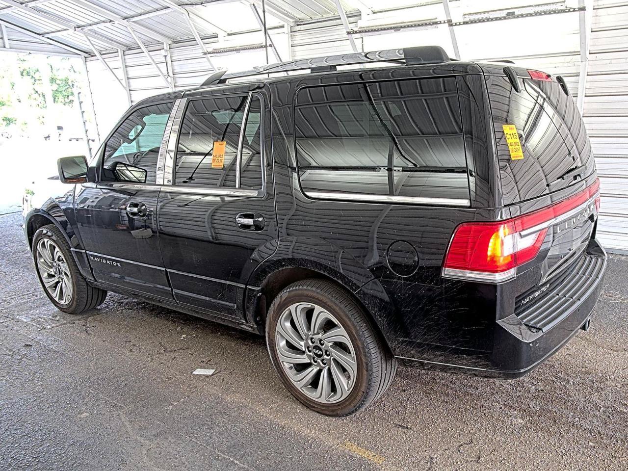 Used 2017 Lincoln Navigator Select AWD/4WD image 5